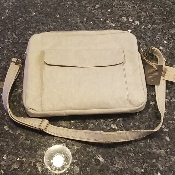 Vietnamese handmade padded computer bag - Picture 1 of 6